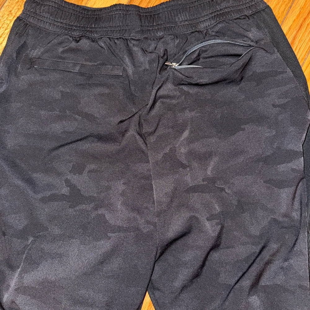 Athleta Women’s Black Camo Pants - Picture 3 of 7